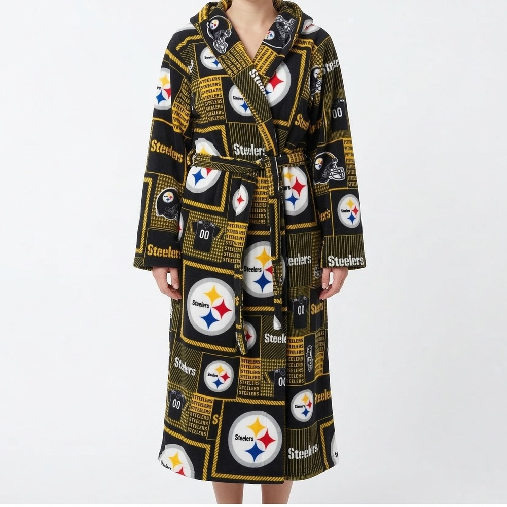 Snuggie Pittsburgh Steelers Black Fleece Football NFL One Size Wearable Blanket